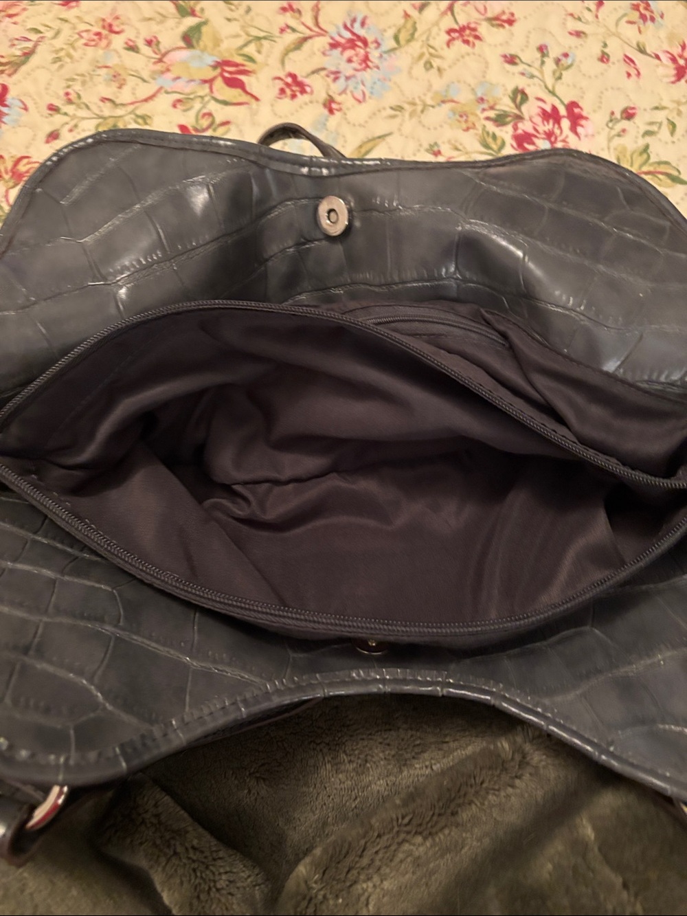 Relic Gray Croc-Embossed Tote Handbag - Picture 11 of 13